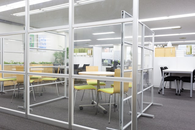 【オフィス向け】パーテーションの種類と快適なオフィス環境の作り方